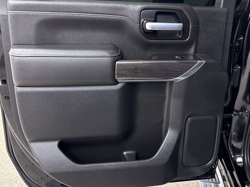 Used 2021 Chevrolet Silverado 2500 LTZ w/ LTZ Plus Package image 18