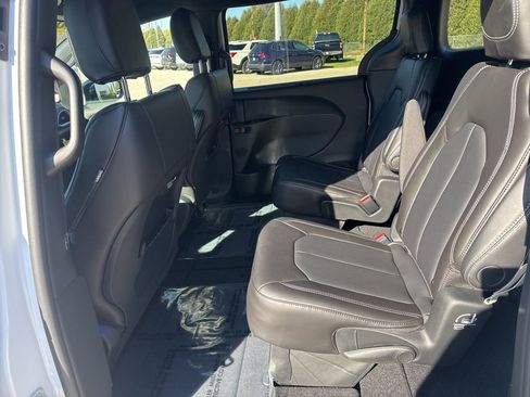 New 2026 Chrysler Pacifica Select image 18