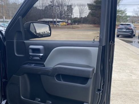 Used 2018 Chevrolet Silverado 1500 Custom w/ Custom Value Package image 12