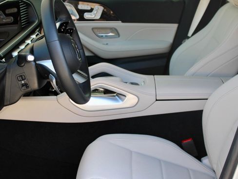 Used 2026 Mercedes-Benz GLS 450 4MATIC image 11