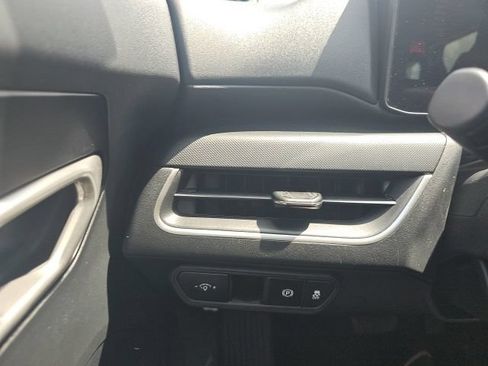 Used 2025 Kia K4 FWD image 31