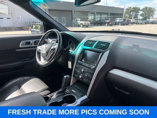Used 2015 Ford Explorer XLT w/ Equipment Group 202B FWD image 10