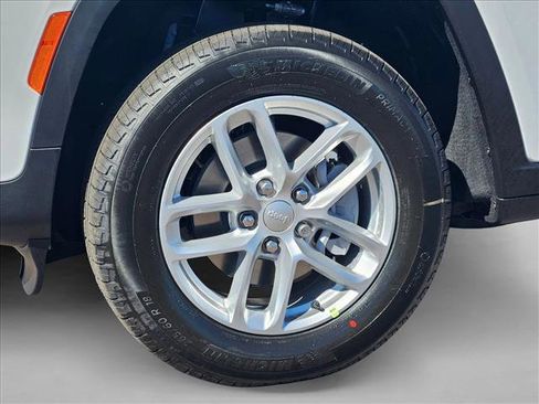 New 2026 Jeep Grand Cherokee Laredo image 10