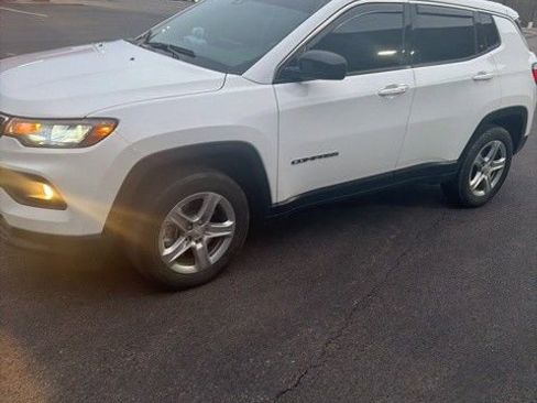 Used 2023 Jeep Compass Latitude w/ Convenience Group AWD/4WD image 6