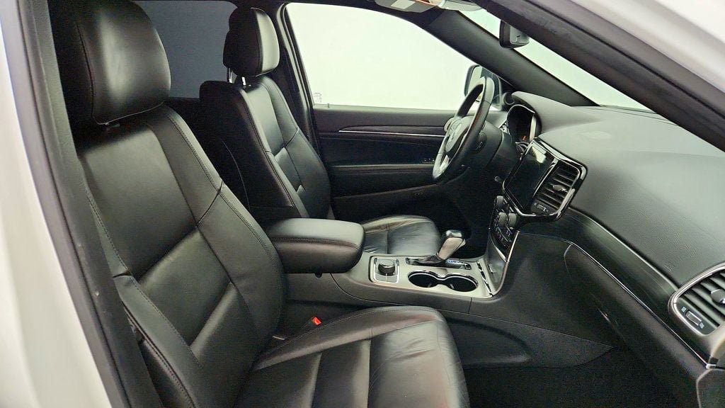 Used 2020 Jeep Grand Cherokee Limited AWD/4WD image 24