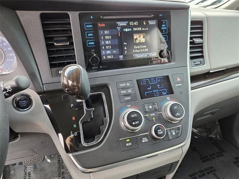 Used 2015 Toyota Sienna XLE Premium image 27