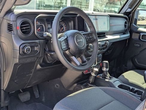 Used 2025 Jeep Gladiator Rubicon image 11