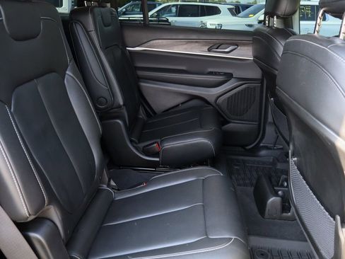 Used 2023 Jeep Grand Cherokee L Limited w/ Black Appearance Package AWD/4WD image 30