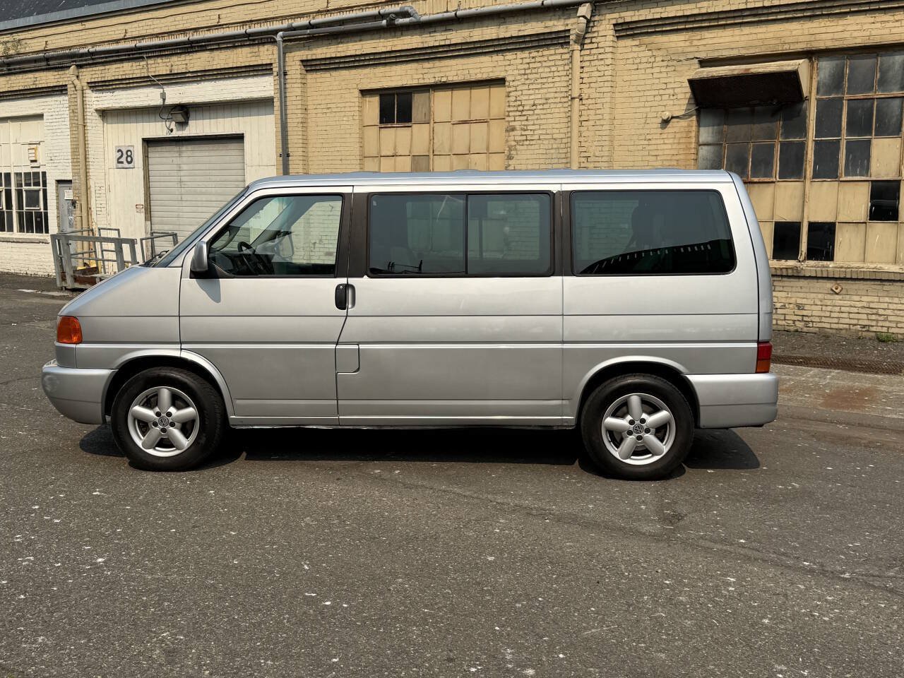 Used 2003 Volkswagen Eurovan MV FWD image 5