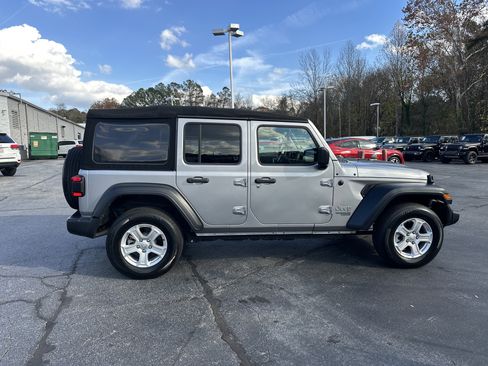 Used 2018 Jeep Wrangler Unlimited Sport S image 10
