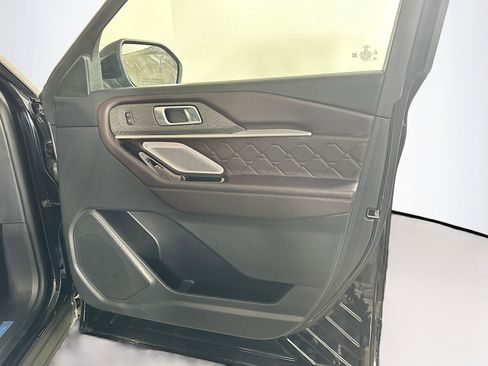 Used 2025 Ford Explorer Platinum w/ LUX Leather Package image 35