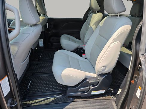 Used 2020 Toyota Sienna XLE Premium AWD/4WD image 29