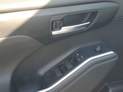 Used 2021 Toyota Highlander XLE image 46