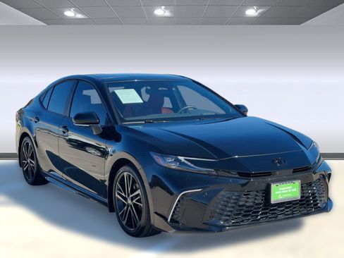 Used 2025 Toyota Camry XSE image 7