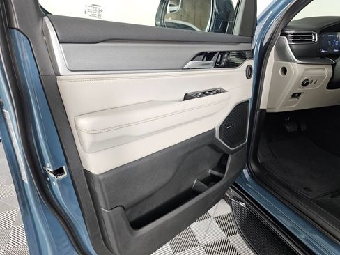 New 2026 Jeep Grand Wagoneer Limited w/ Rear Seat Video Group I AWD/4WD image 19