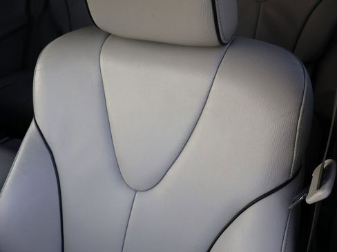 Used 2013 Toyota Venza XLE image 23