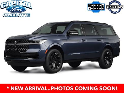 Used 2025 Lincoln Navigator L Reserve AWD/4WD image 2