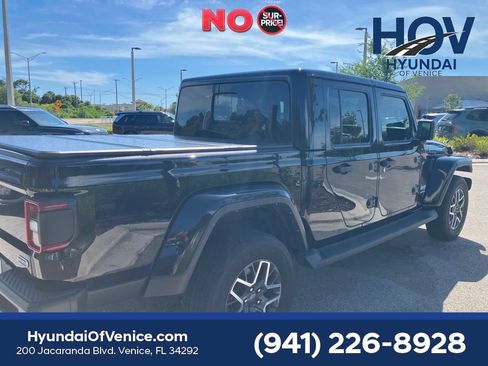 Used 2023 Jeep Gladiator Overland w/ Popular Equipment Package AWD/4WD image 6