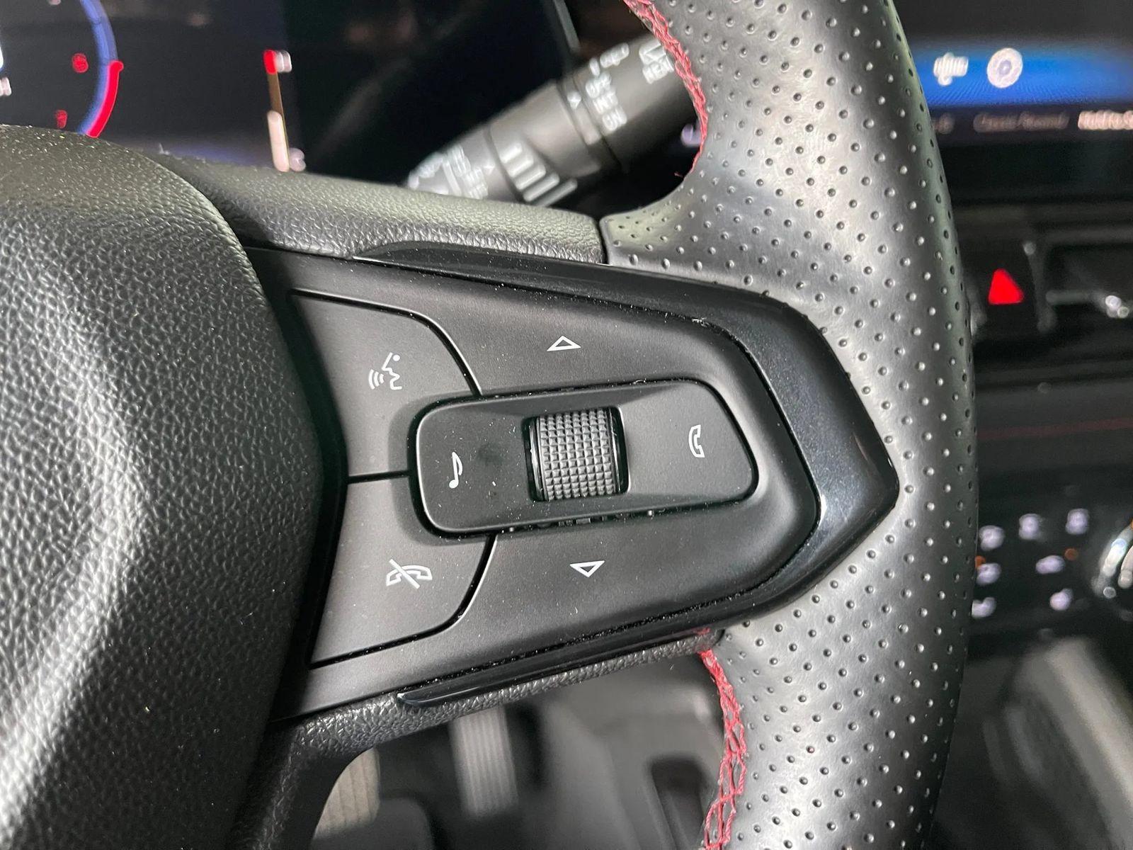 Used 2026 Chevrolet TrailBlazer RS FWD image 32