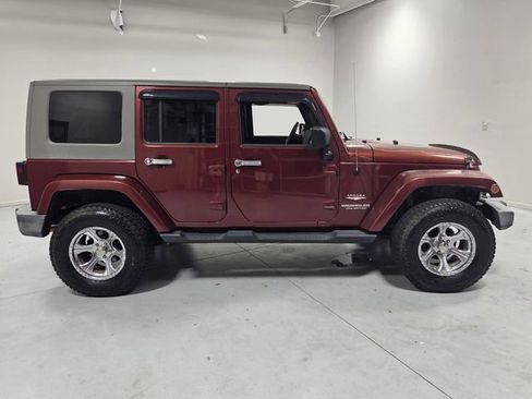 Used 2007 Jeep Wrangler Unlimited Sahara w/ Dual Top Group RWD image 12