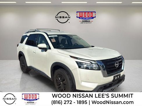 Used 2023 Nissan Pathfinder SL AWD/4WD image 1
