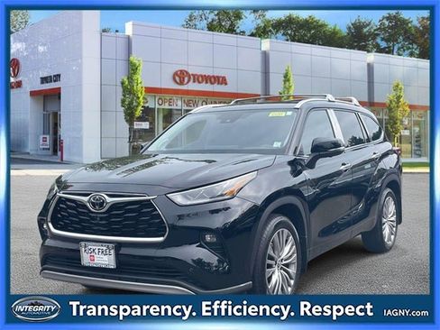 Used 2023 Toyota Highlander Platinum image 4