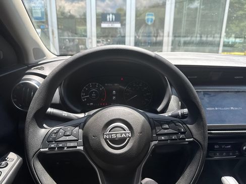Used 2022 Nissan Kicks SV FWD image 9