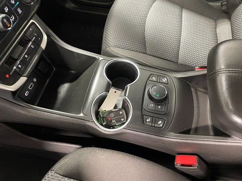Used 2022 GMC Terrain SLE w/ Driver Convenience Package AWD/4WD image 17