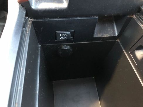 Used 2011 Toyota Venza AWD V6 w/ Premium Pkg #2 image 24