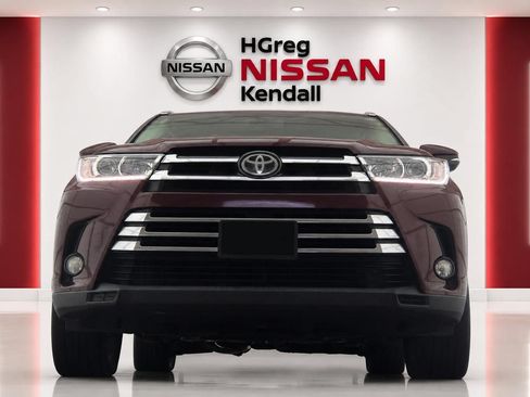 Used 2017 Toyota Highlander Limited AWD/4WD image 5