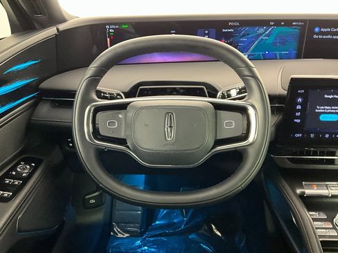 Used 2025 Lincoln Nautilus Premier w/ Jet Appearance Package image 11