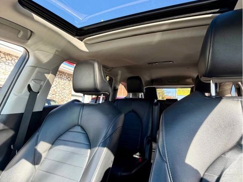 Used 2021 Toyota Highlander XLE AWD/4WD image 10