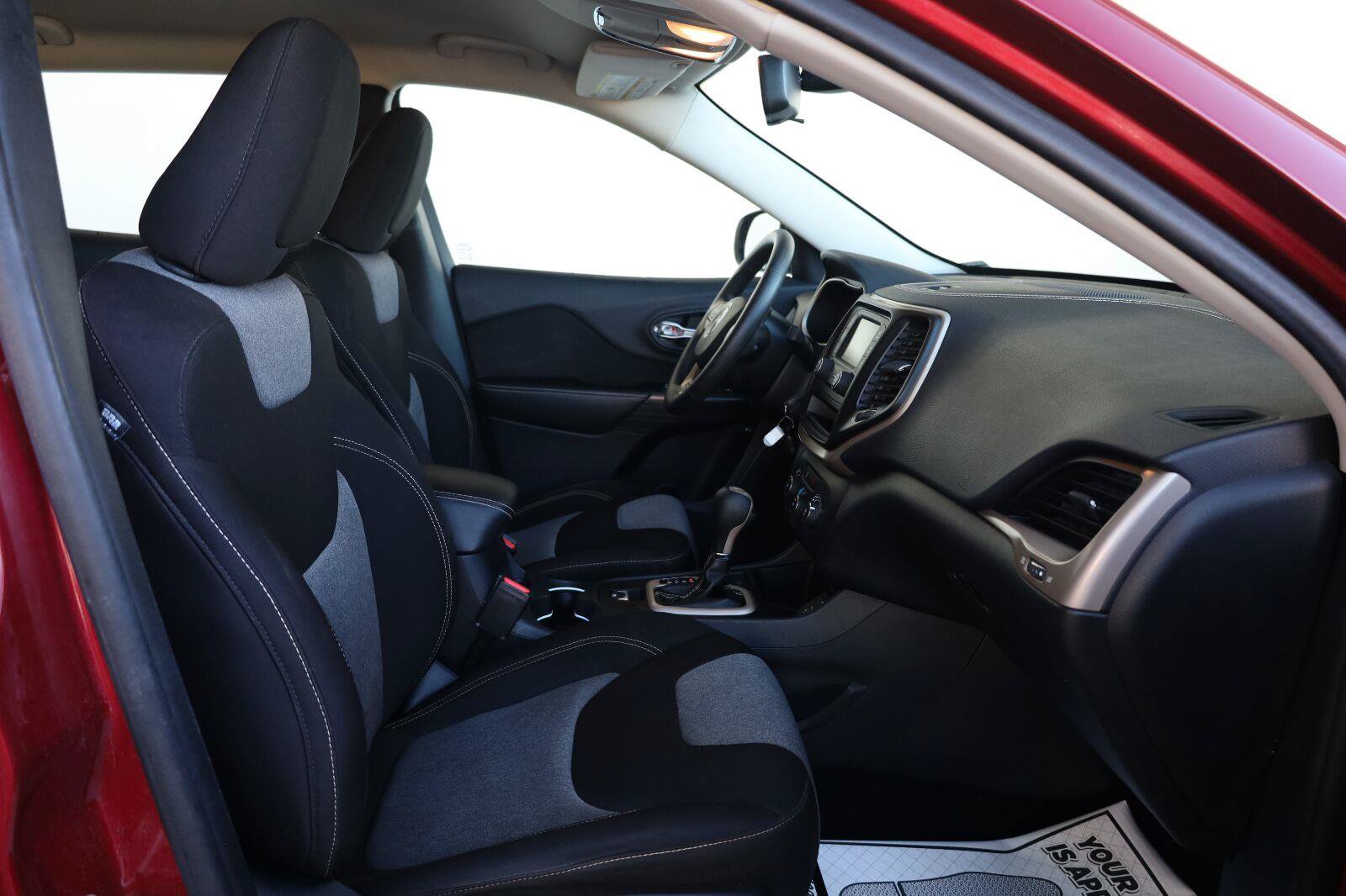 Used 2014 Jeep Cherokee Sport FWD image 26