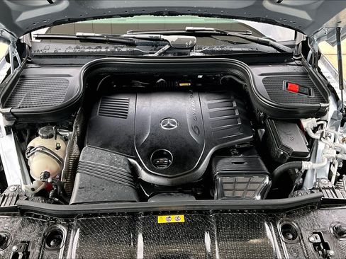 Used 2025 Mercedes-Benz GLS 450 4MATIC w/ AMG Line Exterior image 27