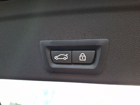 Used 2023 BMW X6 M50i w/ Executive Package image 28