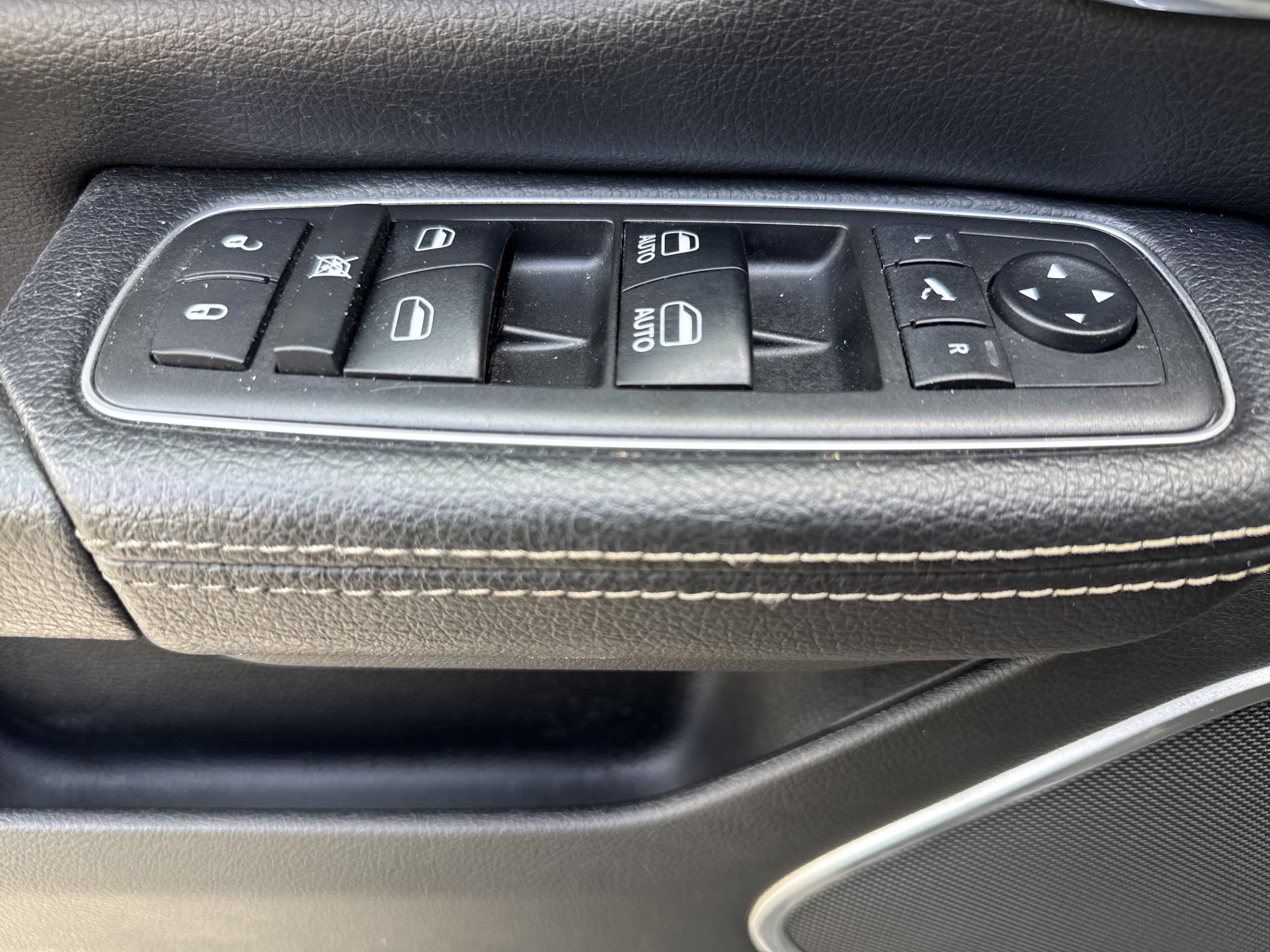Used 2019 RAM 1500 Laramie AWD/4WD image 15