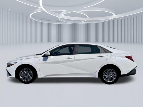 New 2026 Hyundai Elantra Hybrid FWD image 3
