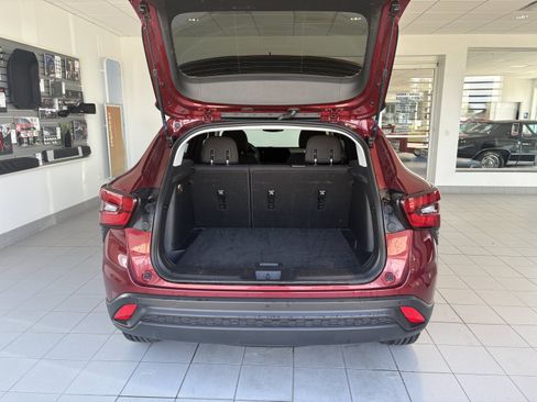 Used 2024 Chevrolet Trax LS w/ LS Convenience Package FWD image 9