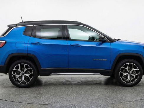 Used 2025 Jeep Compass Limited AWD/4WD image 11