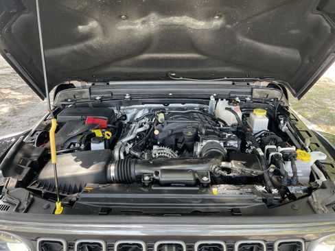 Used 2025 Jeep Gladiator Mojave AWD/4WD image 32