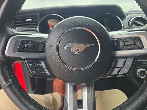 Used 2017 Ford Mustang Coupe RWD image 14
