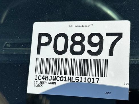 Used 2017 Jeep Wrangler Rubicon w/ Power Convenience Group AWD/4WD image 16