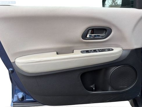 Used 2017 Honda HR-V LX image 18