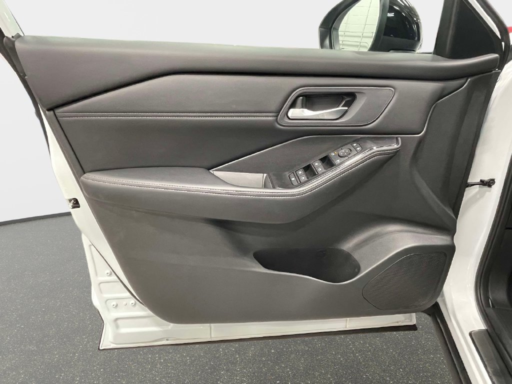 Used 2026 Nissan Rogue Dark Armor FWD image 21