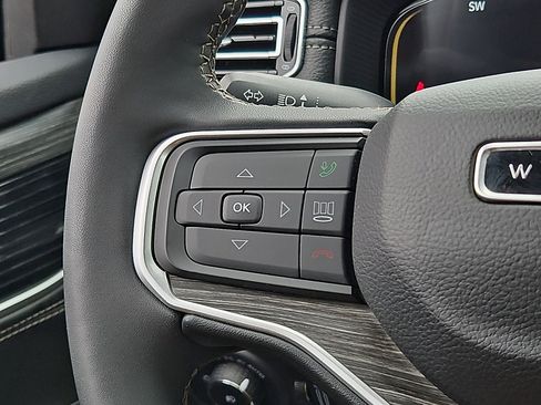 Used 2024 Jeep Wagoneer Series II w/ Flexible Seating Group image 21