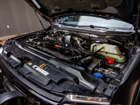 Used 2025 Ford F450 Platinum w/ FX4 Off-Road Package image 40