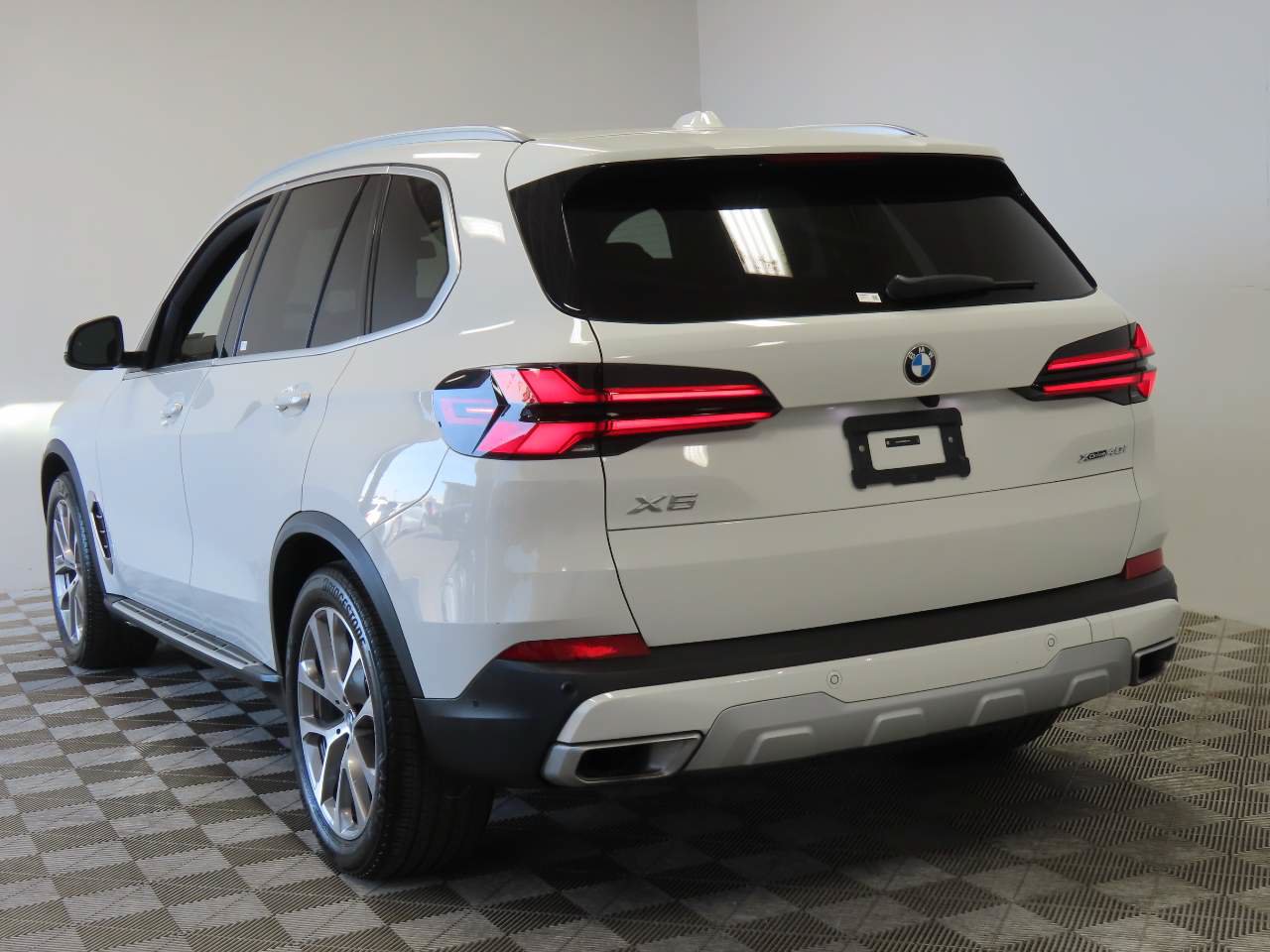 Used 2025 BMW X5 xDrive40i AWD/4WD image 3