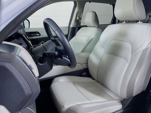 Certified 2025 Nissan Pathfinder SL image 18