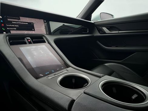 Used 2020 Porsche Taycan 4S image 65