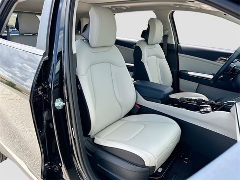 Used 2025 Kia Sportage EX w/ EX Premium Package image 27